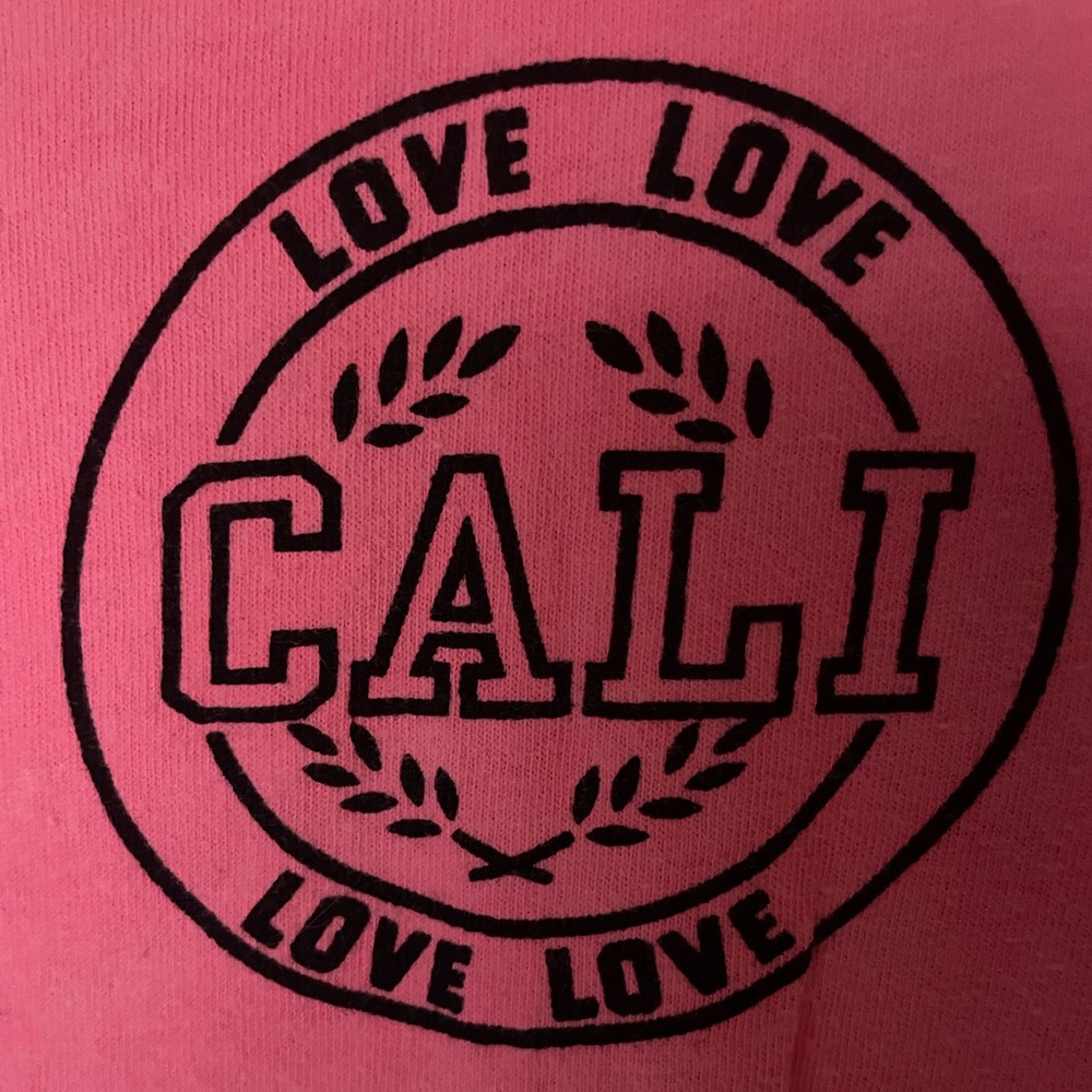💞💕💞💕On Fire Vibrant Pink Tee 💕💞💕💞